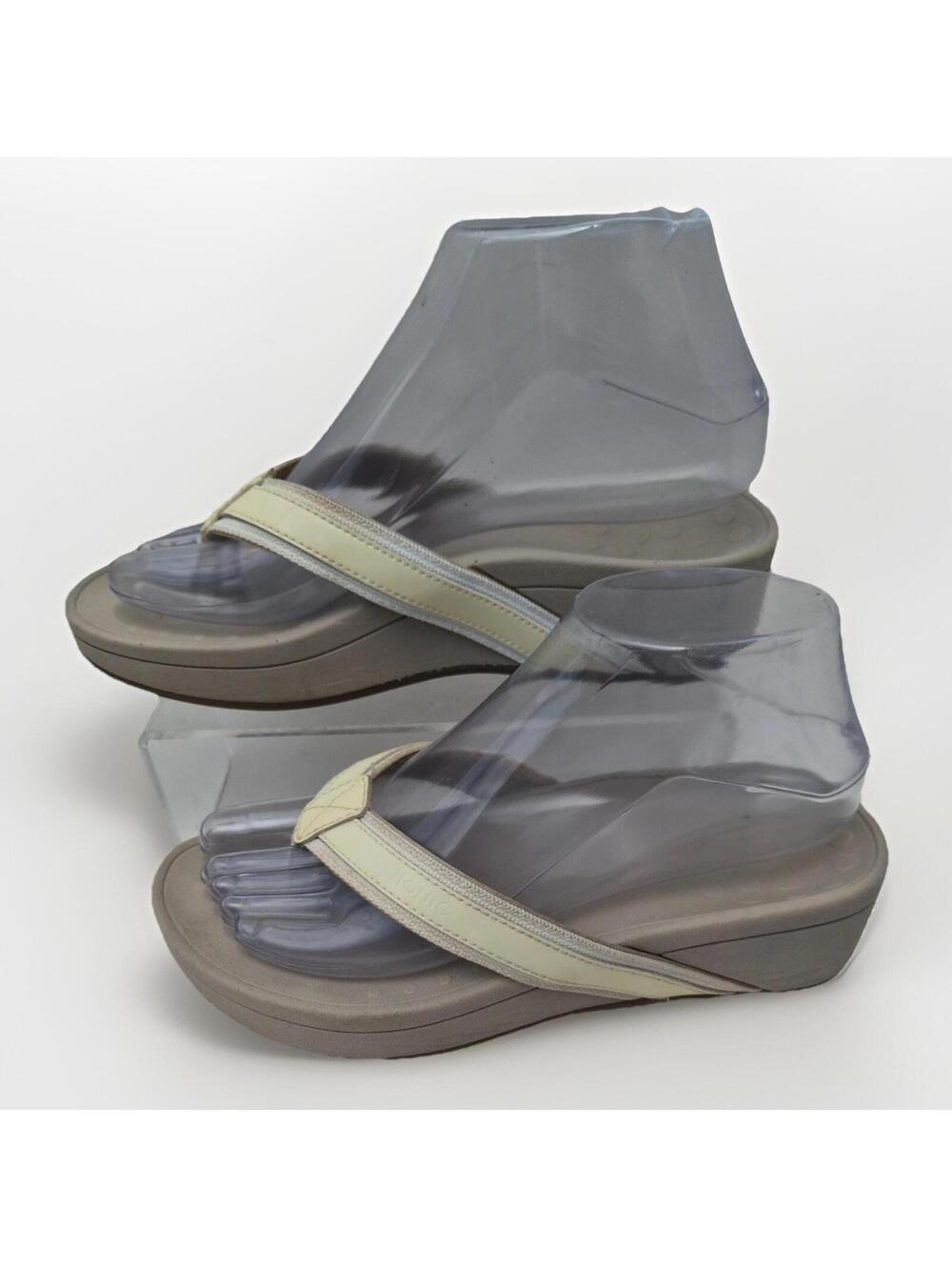 Vionic 380 High Tide Sandals Women's Size 6.5 Beige Patent Leather Flip Flop